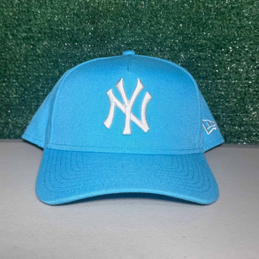 New York Yankees New Era 9FORTY Snapback Hat Sky Blue White NY Logo Unisex Cap